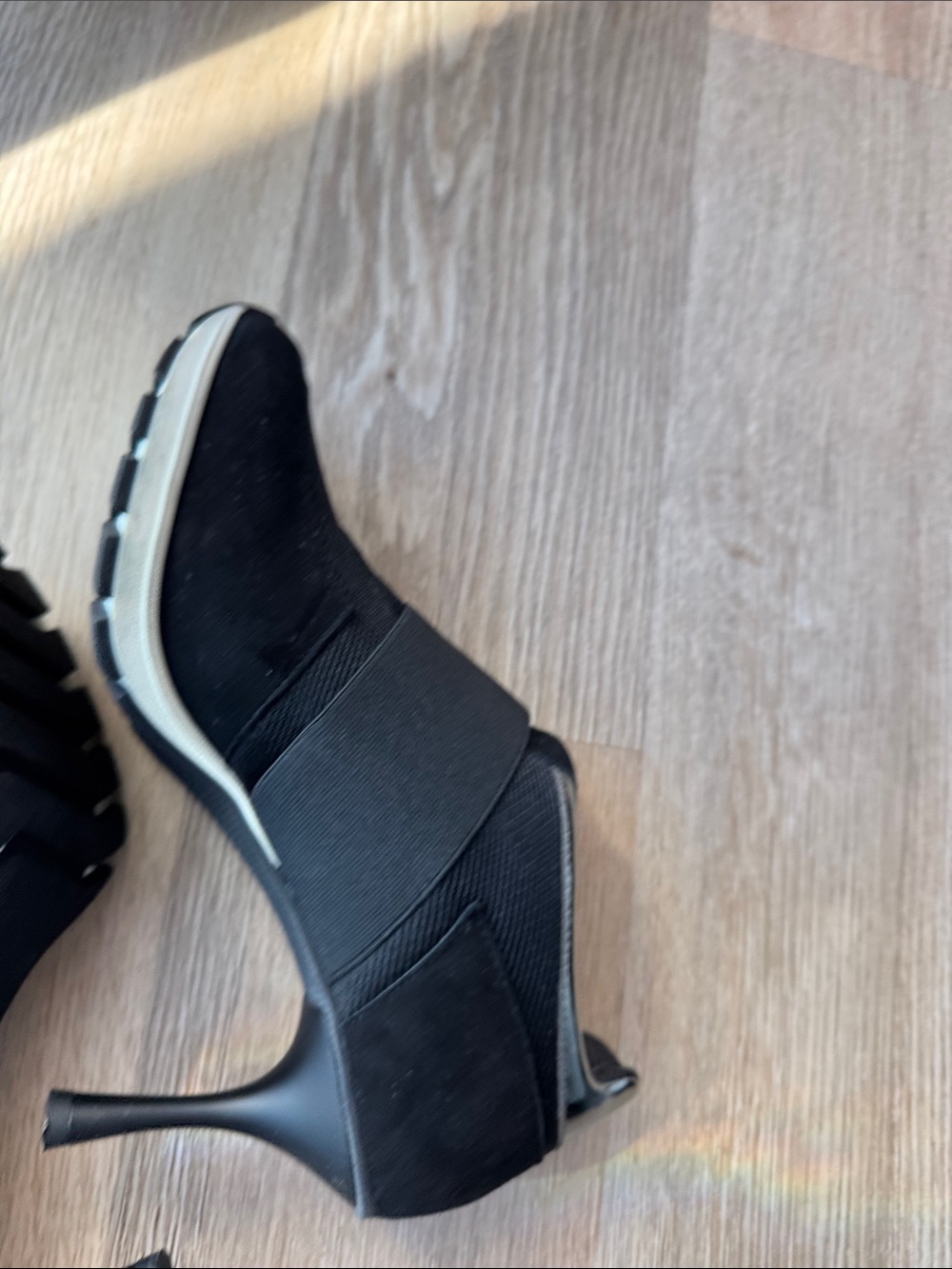 Sneex “The Icon” Slip-On Heeled Sneaker - Picture 5 of 6